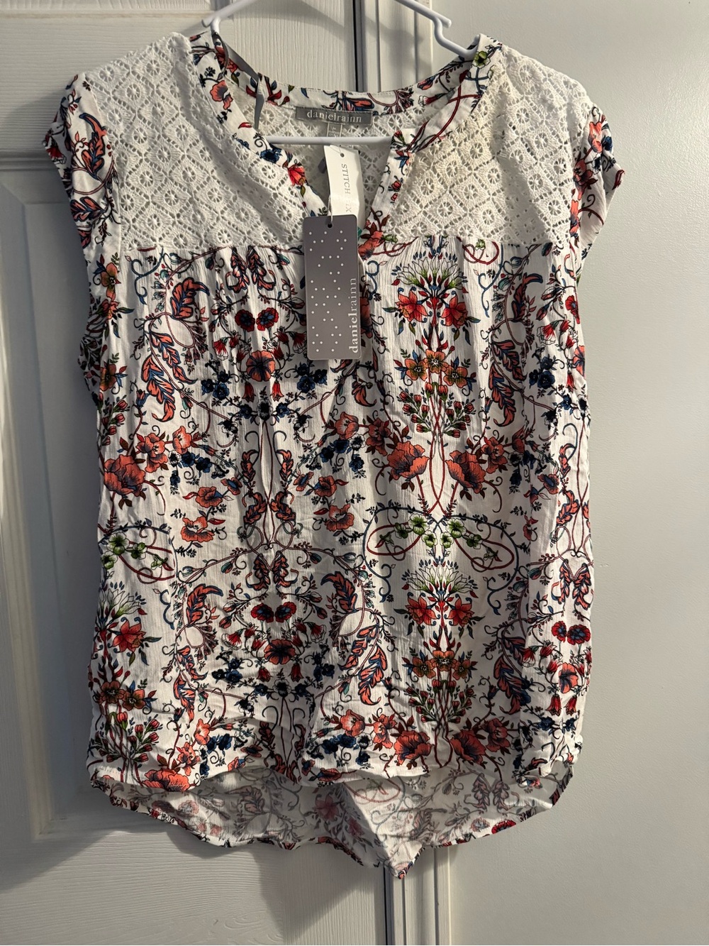 Daniel Rainn White Floral Lace Yoke Short Sleeve Blouse